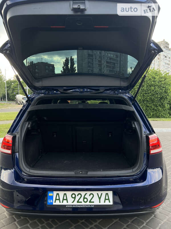 Хетчбек Volkswagen e-Golf 2018 в Києві