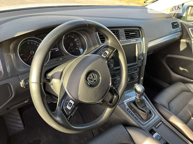 Хэтчбек Volkswagen e-Golf 2016 в Виннице