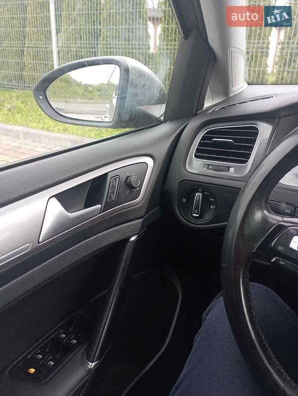 Хэтчбек Volkswagen e-Golf 2016 в Николаеве