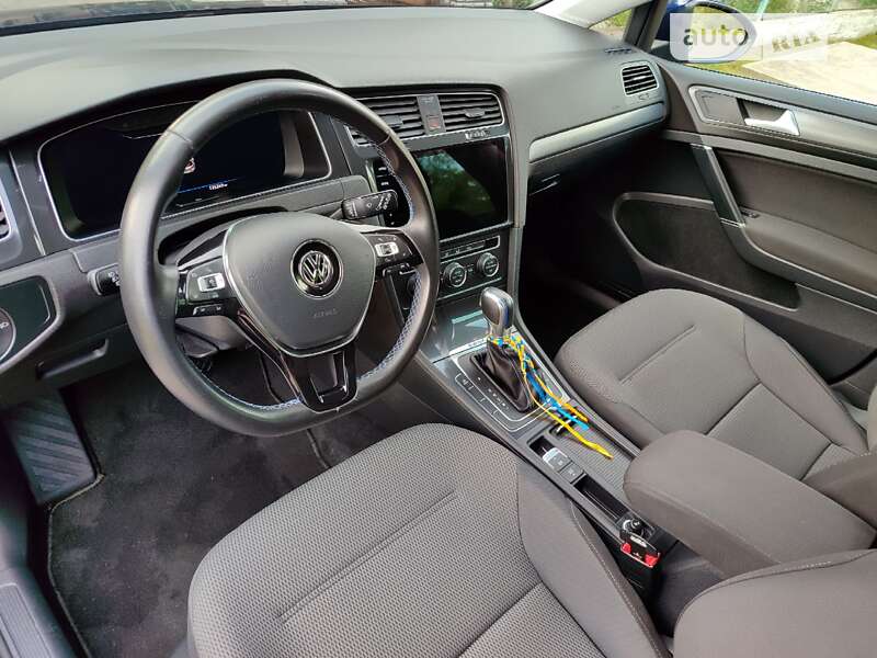 Хэтчбек Volkswagen e-Golf 2017 в Мукачево