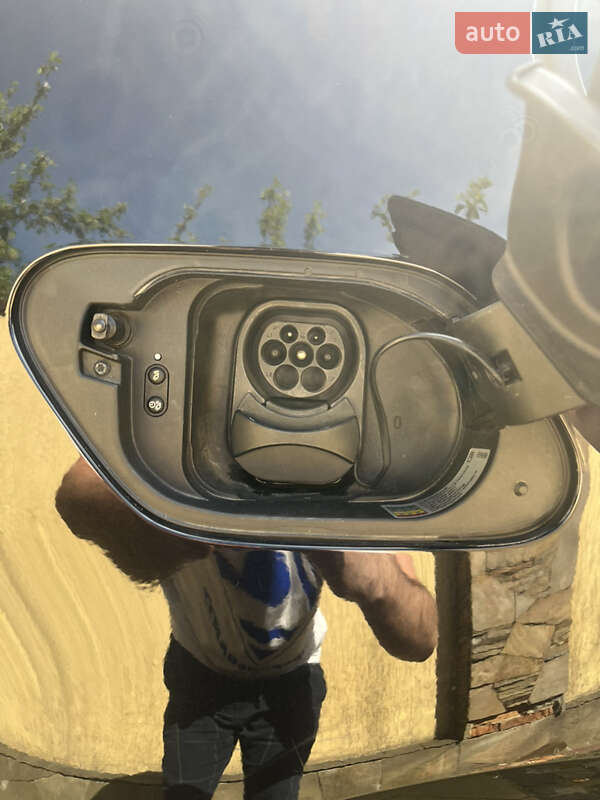 Хэтчбек Volkswagen e-Golf 2015 в Львове фото 11 Хэтчбек Volkswagen e-Golf 2015 в Львове