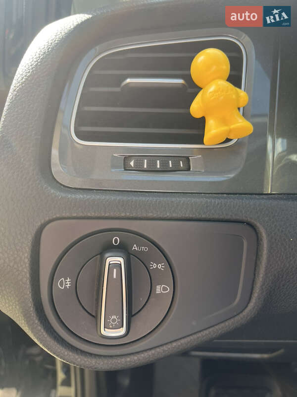 Хэтчбек Volkswagen e-Golf 2015 в Львове фото 13 Хэтчбек Volkswagen e-Golf 2015 в Львове