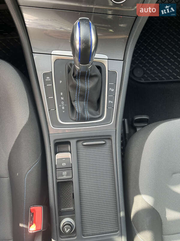 Хэтчбек Volkswagen e-Golf 2015 в Львове фото 16 Хэтчбек Volkswagen e-Golf 2015 в Львове