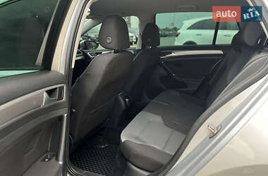 Хэтчбек Volkswagen e-Golf 2015 в 