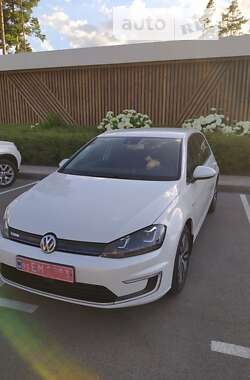 Хэтчбек Volkswagen e-Golf 2016 в Киеве