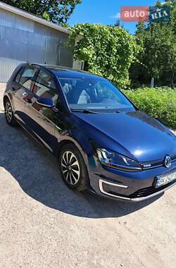 Хэтчбек Volkswagen e-Golf 2015 в 