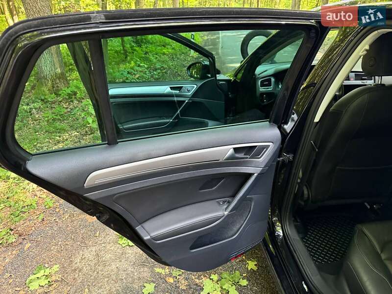 Хэтчбек Volkswagen e-Golf 2015 в Луцке