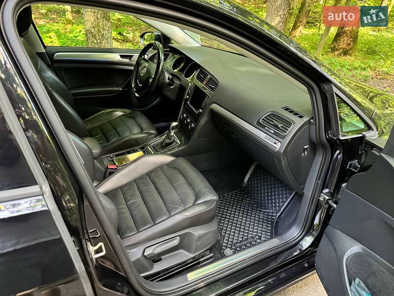 Хэтчбек Volkswagen e-Golf 2015 в Луцке