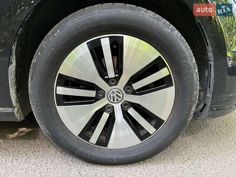 Хэтчбек Volkswagen e-Golf 2015 в Луцке