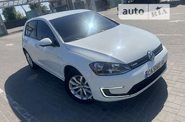 Хэтчбек Volkswagen e-Golf 2015 в Черкассах