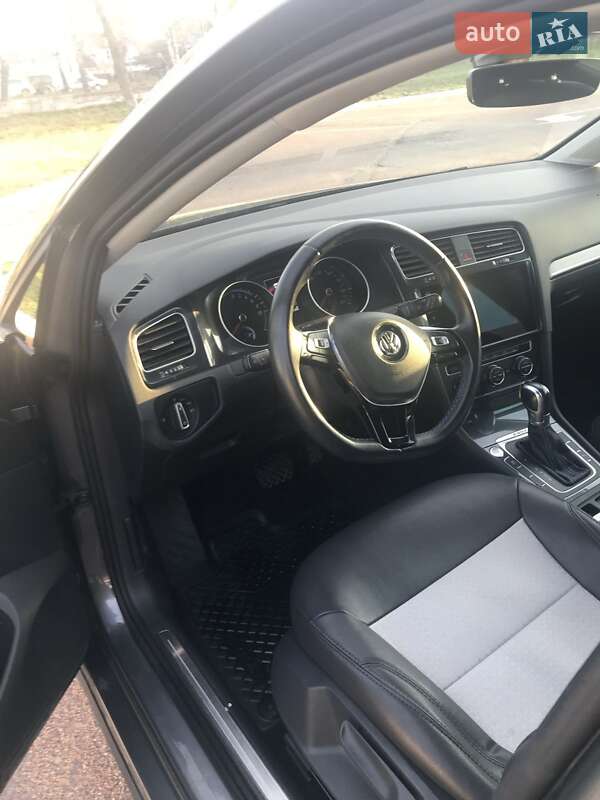 Хетчбек Volkswagen e-Golf 2018 в Житомирі