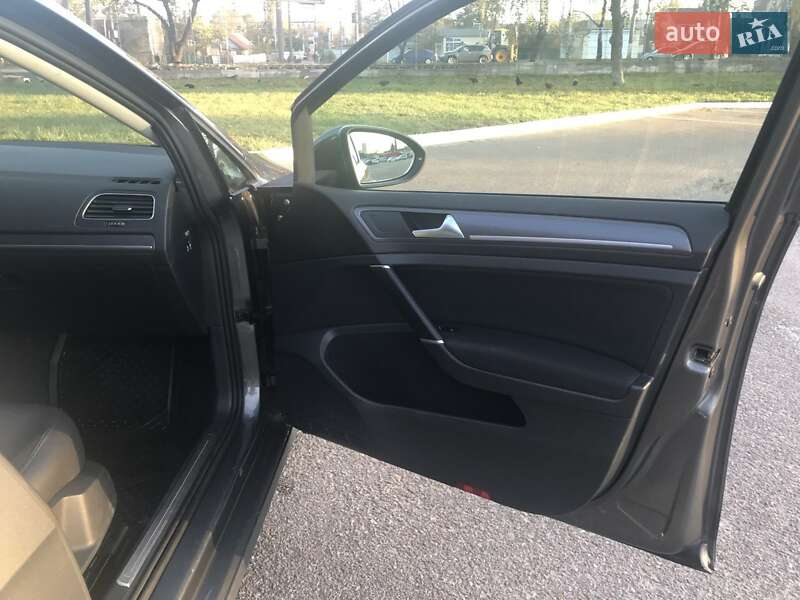 Хетчбек Volkswagen e-Golf 2018 в Житомирі