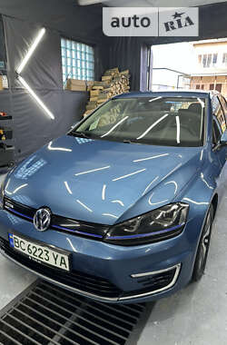 Хэтчбек Volkswagen e-Golf 2014 в Стрые