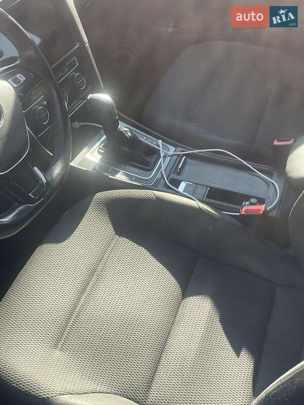 Хэтчбек Volkswagen e-Golf 2020 в Ужгороде