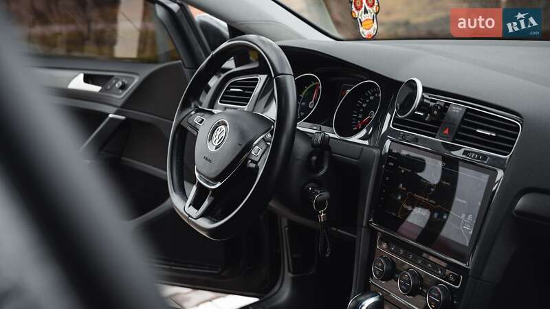 Хэтчбек Volkswagen e-Golf 2019 в Хмельницком