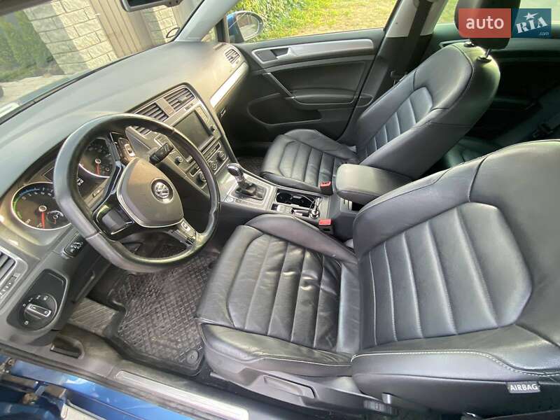 Хетчбек Volkswagen e-Golf 2015 в Кагарлику