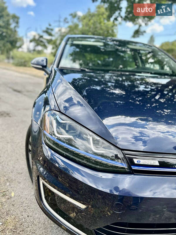 Хетчбек Volkswagen e-Golf 2015 в Дніпрі