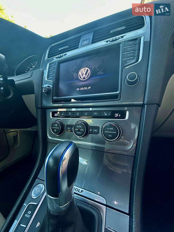 Хетчбек Volkswagen e-Golf 2015 в Дніпрі