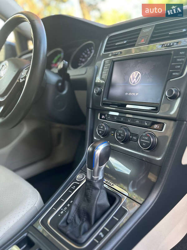 Хетчбек Volkswagen e-Golf 2015 в Дніпрі