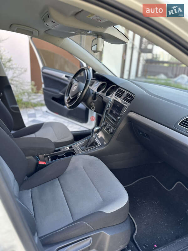 Хэтчбек Volkswagen e-Golf 2016 в Хмельницком