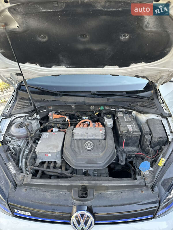 Хэтчбек Volkswagen e-Golf 2016 в Хмельницком