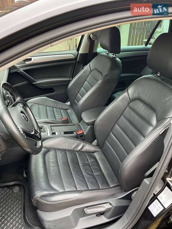 Хэтчбек Volkswagen e-Golf 2015 в Рожнятове