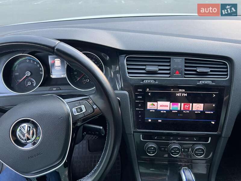 Хетчбек Volkswagen e-Golf 2018 в Києві