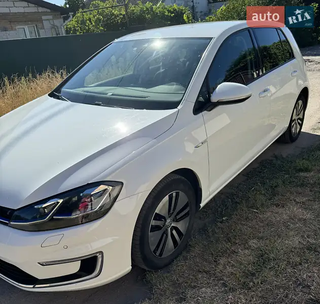 Хэтчбек Volkswagen e-Golf 2017 в 