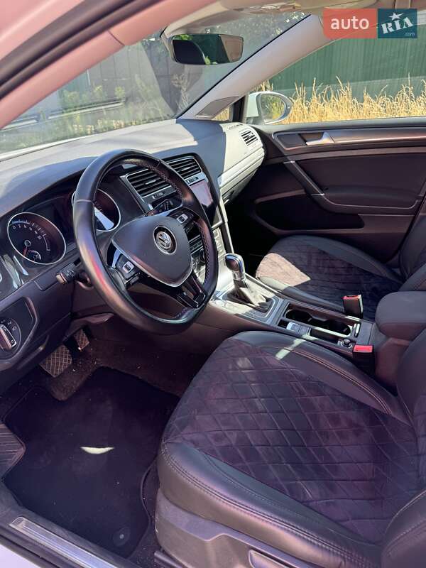 Хэтчбек Volkswagen e-Golf 2017 в Никополе