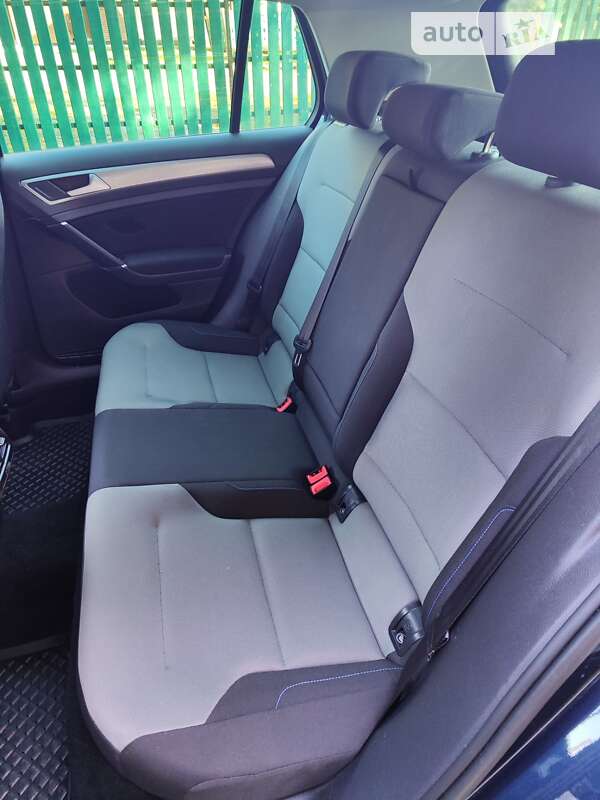 Хетчбек Volkswagen e-Golf 2015 в Дрогобичі