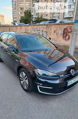 Хэтчбек Volkswagen e-Golf 2015 в Киеве