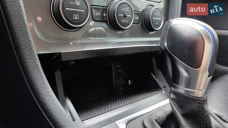 Хэтчбек Volkswagen e-Golf 2016 в Днепре