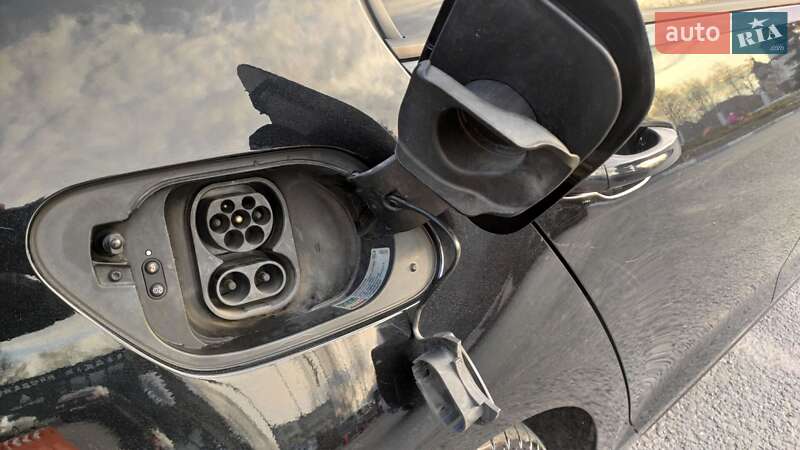 Хэтчбек Volkswagen e-Golf 2016 в Днепре