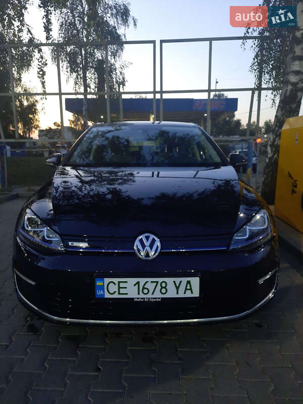 Хетчбек Volkswagen e-Golf 2015 в Чернівцях