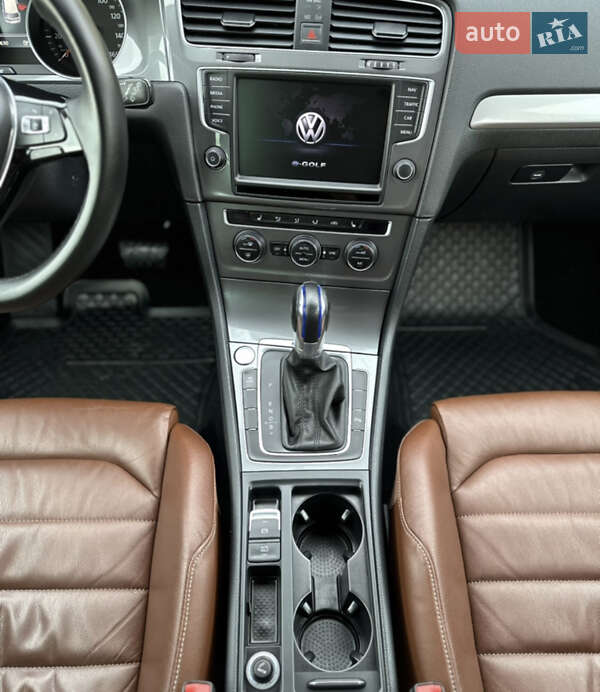 Хэтчбек Volkswagen e-Golf 2015 в Ивано-Франковске