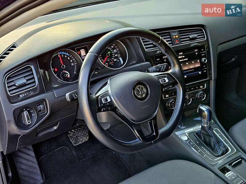 Хетчбек Volkswagen e-Golf 2017 в Дніпрі