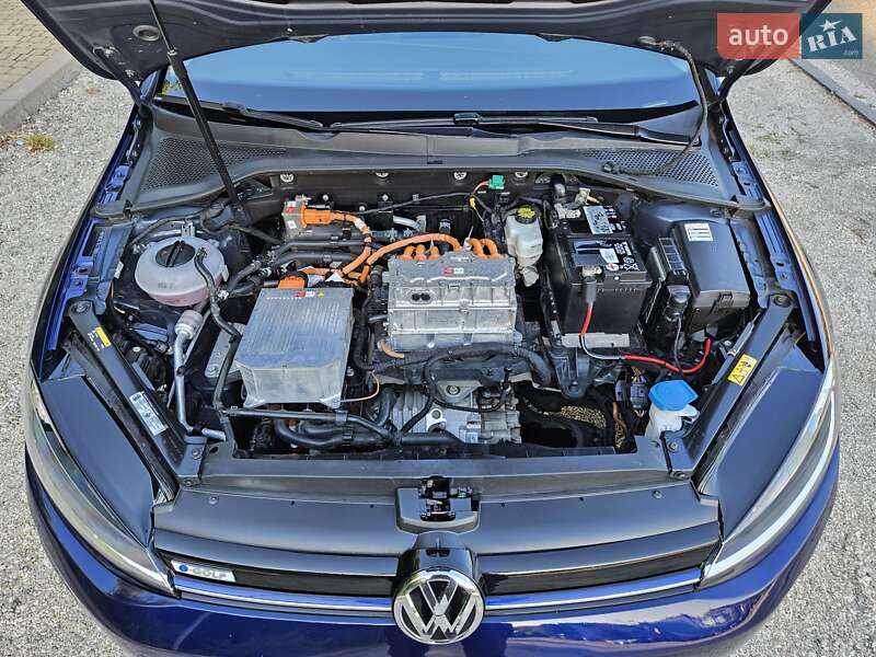 Хетчбек Volkswagen e-Golf 2017 в Дніпрі