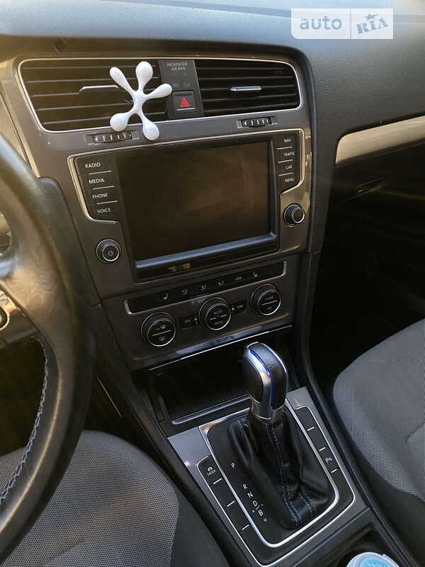 Хэтчбек Volkswagen e-Golf 2014 в Баранинцах фото 11 Хэтчбек Volkswagen e-Golf 2014 в Баранинцах