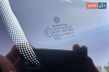 Хэтчбек Volkswagen e-Golf 2015 в 