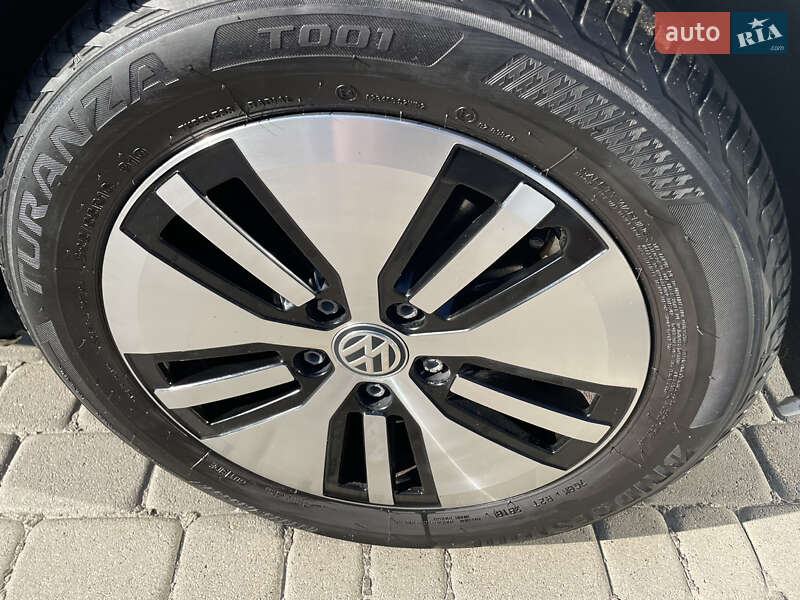 Хетчбек Volkswagen e-Golf 2014 в Львові