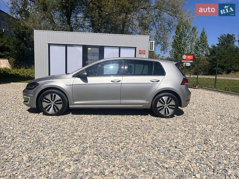 Хэтчбек Volkswagen e-Golf 2018 в Калуше