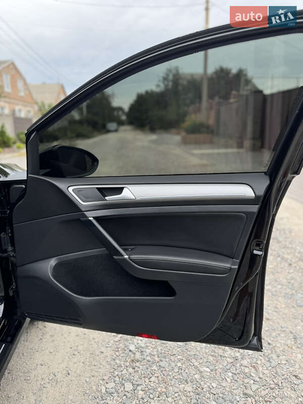 Хэтчбек Volkswagen e-Golf 2015 в Кропивницком