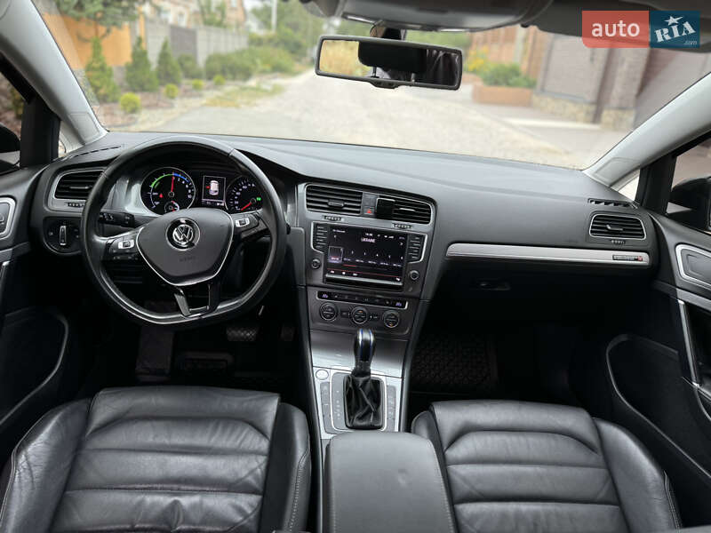 Хэтчбек Volkswagen e-Golf 2015 в Кропивницком