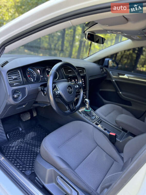 Хетчбек Volkswagen e-Golf 2019 в Чернівцях