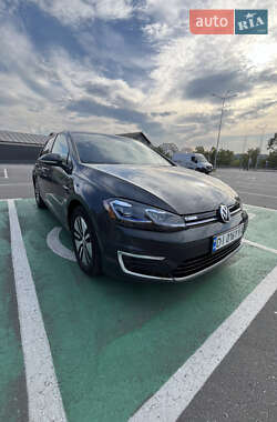 Хэтчбек Volkswagen e-Golf 2017 в Киеве