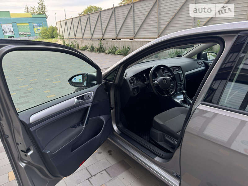 Хетчбек Volkswagen e-Golf 2015 в Красилові