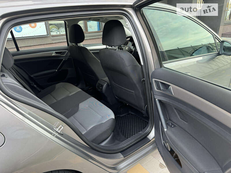 Хетчбек Volkswagen e-Golf 2015 в Красилові