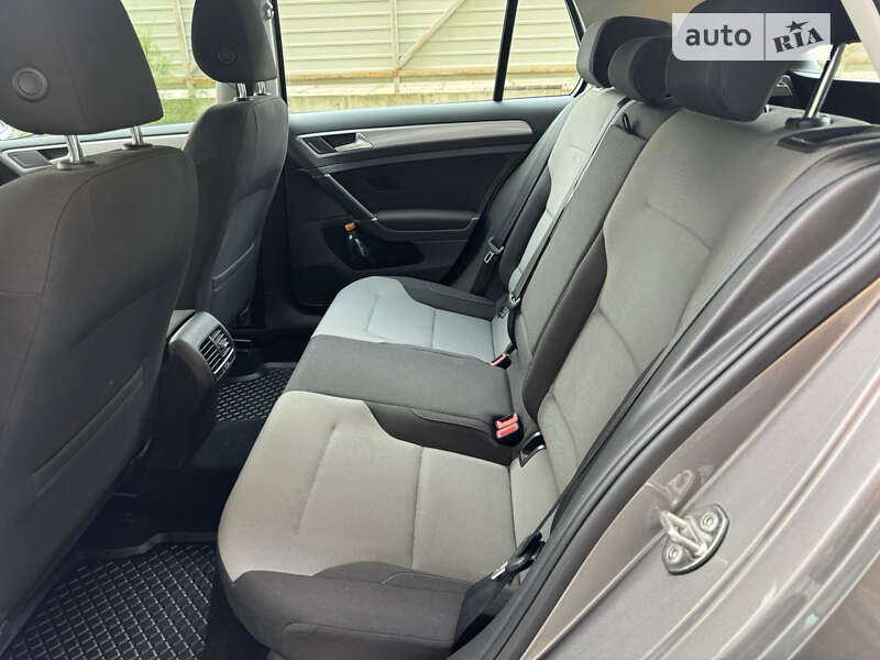 Хетчбек Volkswagen e-Golf 2015 в Красилові