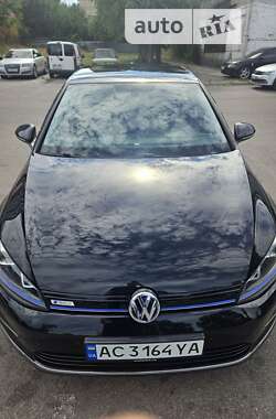 Хетчбек Volkswagen e-Golf 2015 в Дніпрі