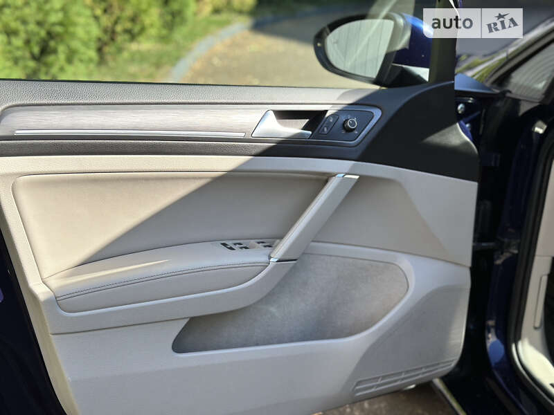 Хетчбек Volkswagen e-Golf 2017 в Києві